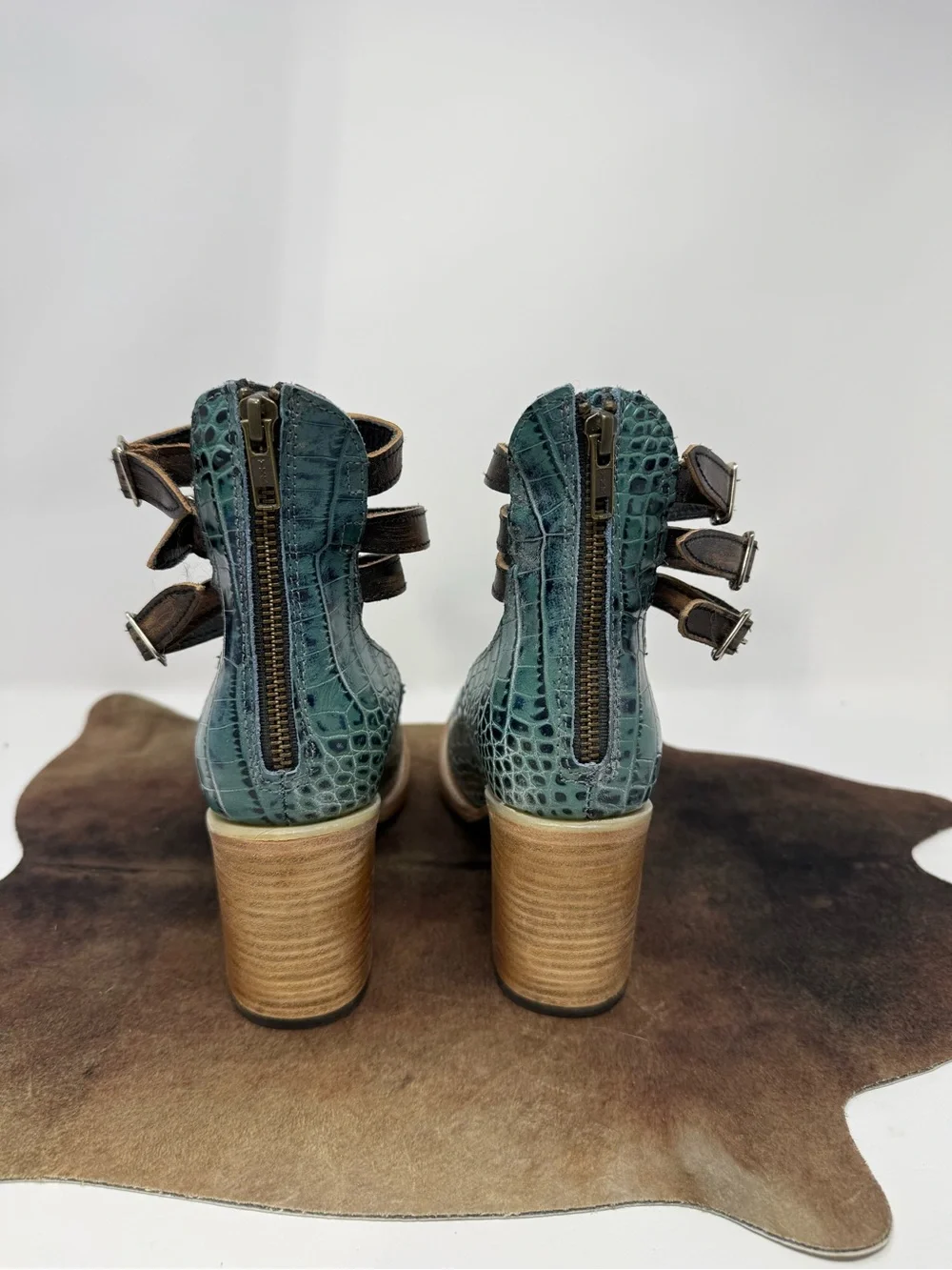 EUC freebird Teal Croc-Embossed Ankle-Strap Heels sz 10 (EDLNKI) - Picture 4 of 8